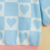Suéter con patrón de cuadros y corazón
