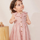 Cozy Cub Vestido de bebe nina con estampado de gingham, ribete de volantes y botones en la parte delantera