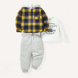 Cozy Cub Bebe nino, estilo Academy, 3 piezas: camiseta con letras estampadas y bolsillos laterales, pantalones deportivos con bloques de color y chaqueta con capucha a cuadros