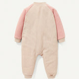 Cozy Cub Bebe nina Mono con bordado de letra de manga raglan con forro termico