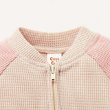 Cozy Cub Bebe nina Mono con bordado de letra de manga raglan con forro termico