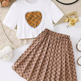 Conjunto para nina preadolescente con blusa de manga corta estampada de corazones y falda plisada de linea A con el mismo estampado, adecuado para uso diario casual en verano