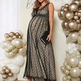 Elegante Y Romantico Vestido Maxi De Maternidad Para Fiesta De Revelacion De Genero Con Superposicion De Malla Y Tirantes Espagueti