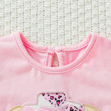 Mono Casual Con Apliques De Osito Y Mangas Burbuja Con Estampado De Corazon Para Bebe Nina. Con Fondo Adjunto Para Primavera Y Verano.