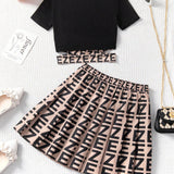 Conjunto de camiseta de punto con mangas cortas y tiras de letra cruzada y falda plisada para nina preadolescente