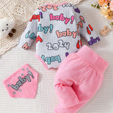 Conjunto De Atuendos De Bebe Para Nina Con Mameluco De Manga Larga Con Estampado De Letras Simple En Combinacion Con Gorro Para Pies, Babero Y Pantalon Largo