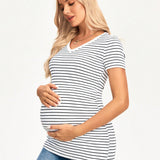 BASICS Camiseta de maternidad de punto con cuello en V, manga corta a rayas y ajustada al cuerpo en blanco y negro, de longitud larga