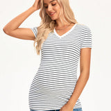 BASICS Camiseta de maternidad de punto con cuello en V, manga corta a rayas y ajustada al cuerpo en blanco y negro, de longitud larga