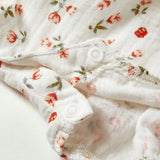 Cozy Cub Mono casual para bebe nina con estampado floral, cuello redondo, detalle de volantes y cintura elastica