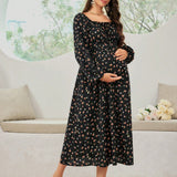 Vestido de maternidad con escote cuadrado decorado con flores